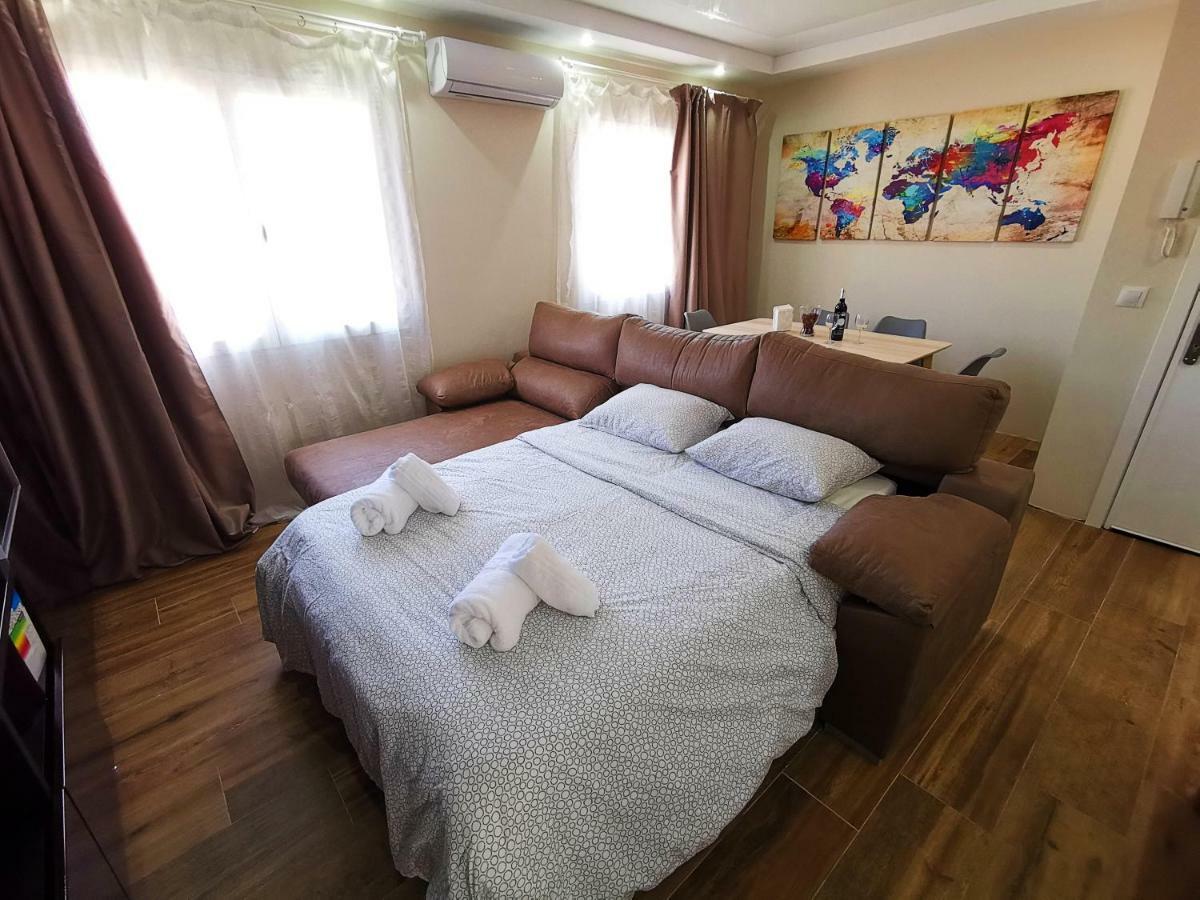Genuar Apartments Malaga Center. Free Parking Bagian luar foto